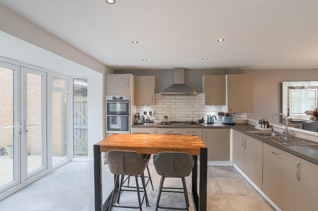 House in Wakefield, Oaklands, Chequerfield - View 5