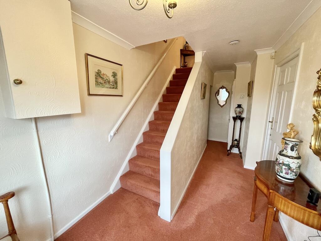 OLDSWINFORD - Redhill Close photo 5