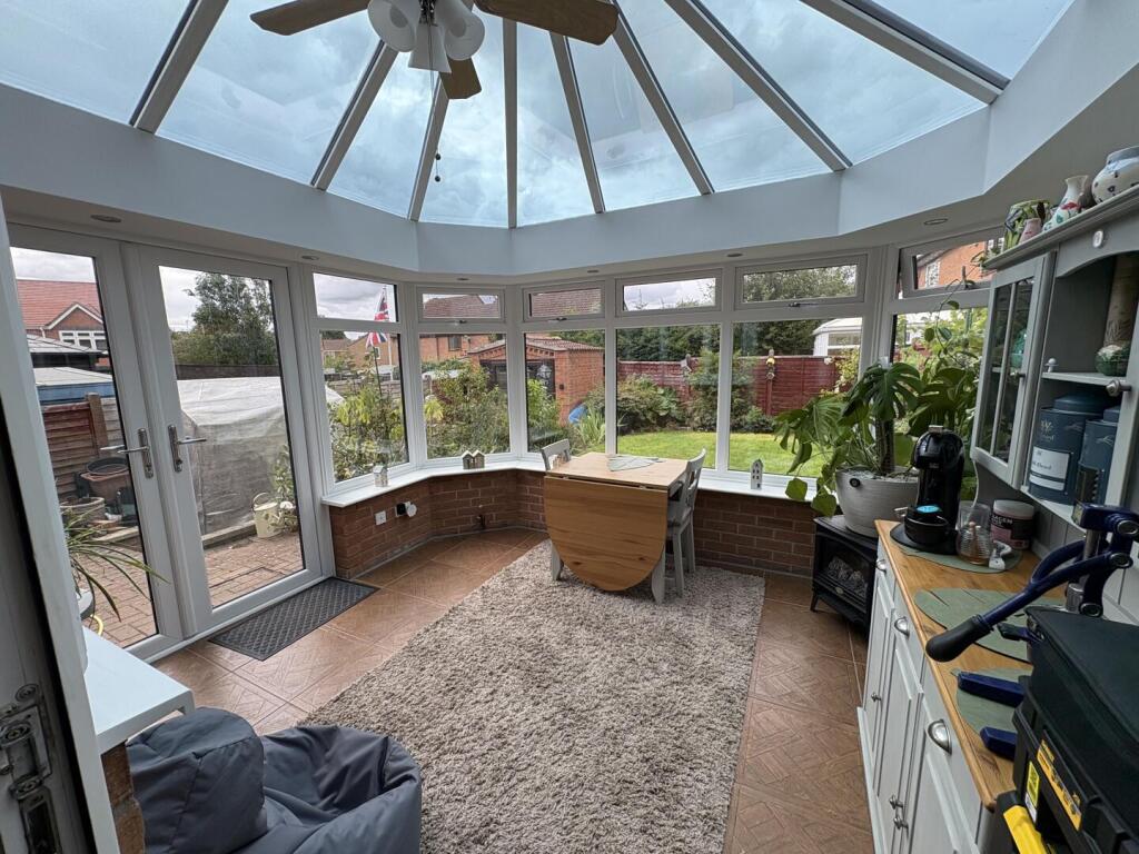 House in Hinckley and Bosworth, Leicestershire - More