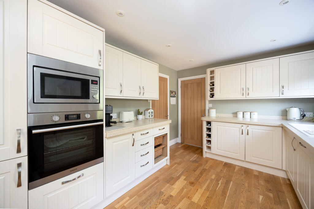 Shrewton Close, Trowbridge photo 3