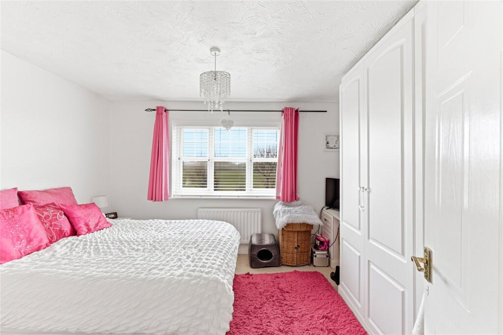 Randall Drive, Toddington, Bedfordshire, LU5 photo 3