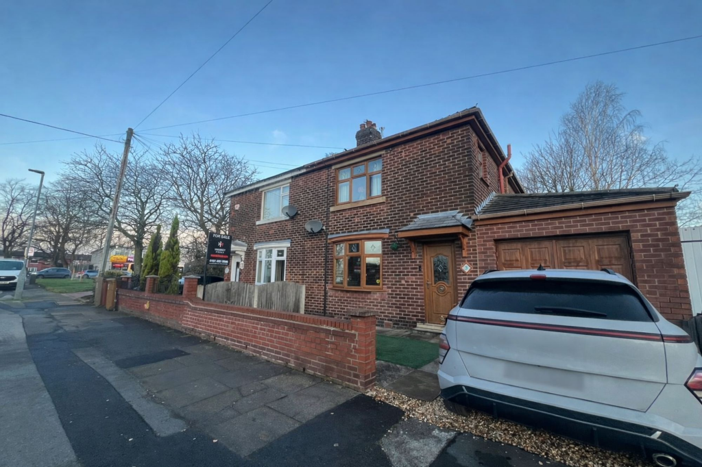 St. Lawrence Road, Denton, M34 photo 2
