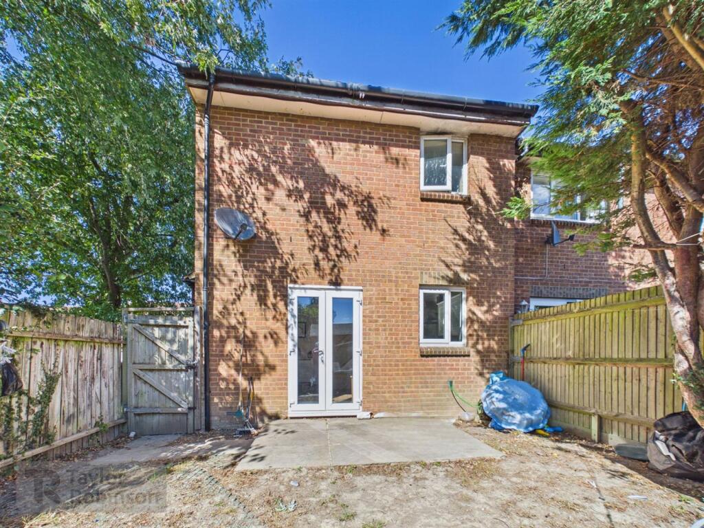 House in Crawley, Worth - More