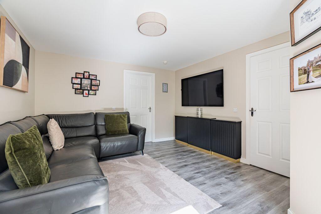 17 Dunipace Road, Edinburgh, EH12 9GH - View 4