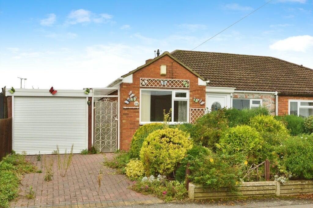 3-bed semi-detached on Portfields Road, Newport Pagnell, Buckinghamshire, MK16, £325,000