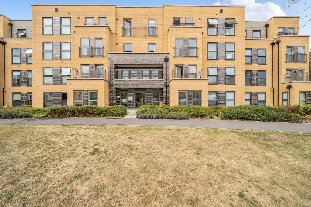 Apartment in Slough - View 3