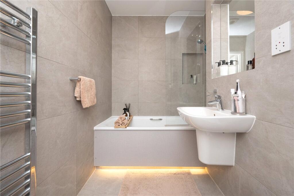 Apartment in St Albans, Townsend - View 5