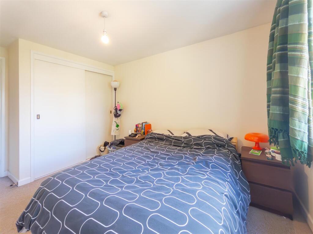 Apartment in Swindon - More