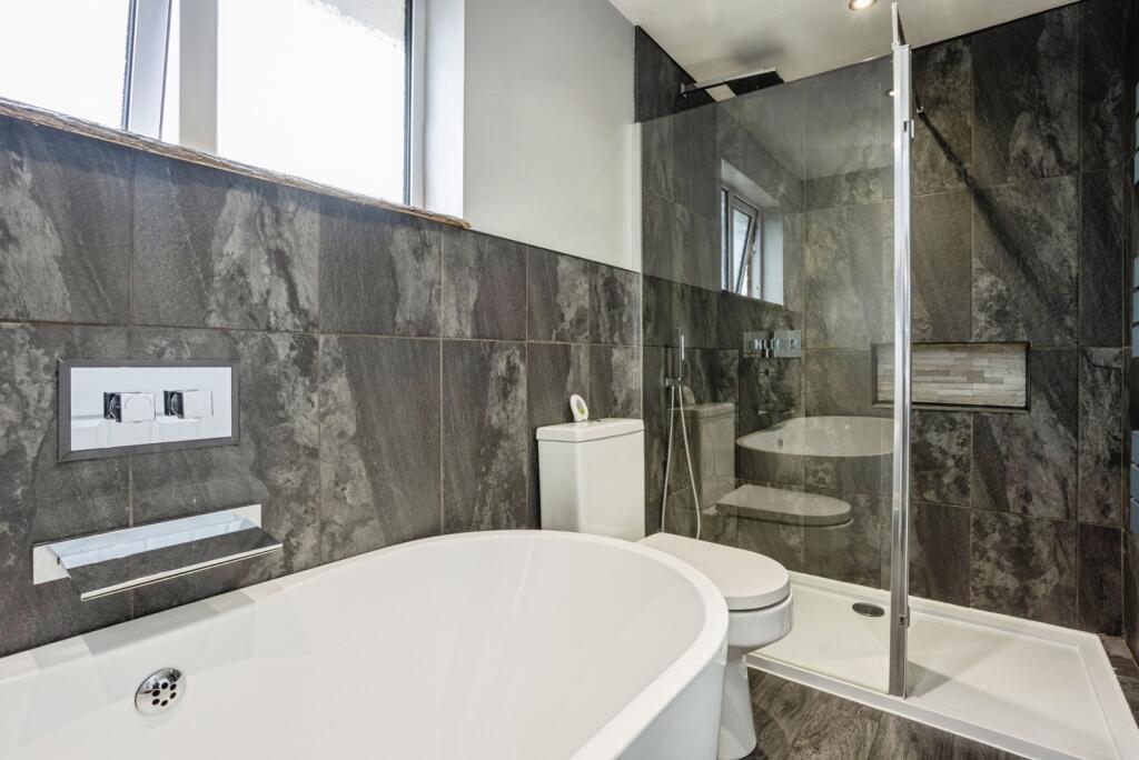 House in Rushcliffe, Radcliffe-on-Trent - View 3