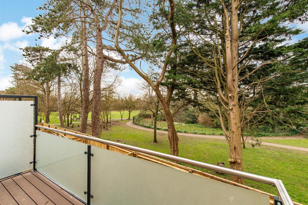 Polebarn Road, Trowbridge photo 2