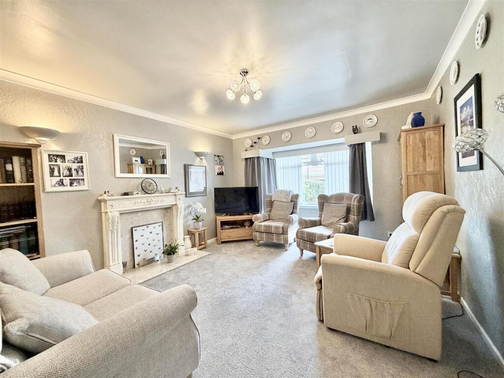 Newquay Drive, Bramhall, SK7 photo 2