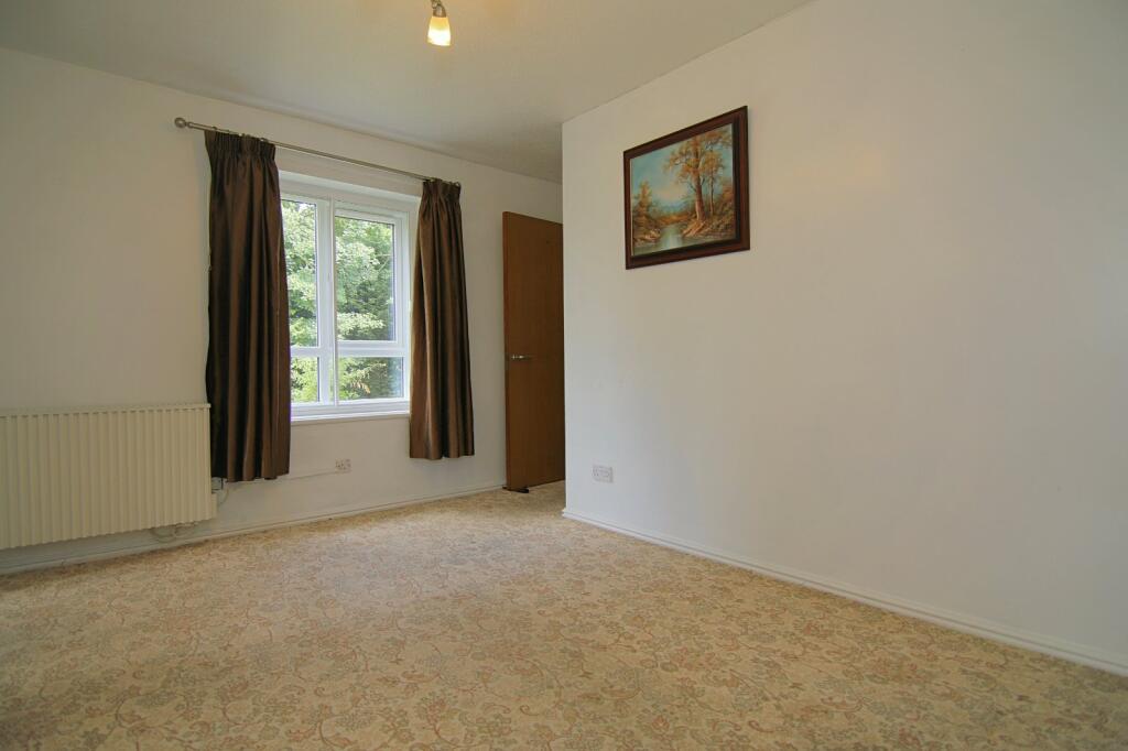 Apartment in Bradford, Thorpe Edge, Eccleshill - More