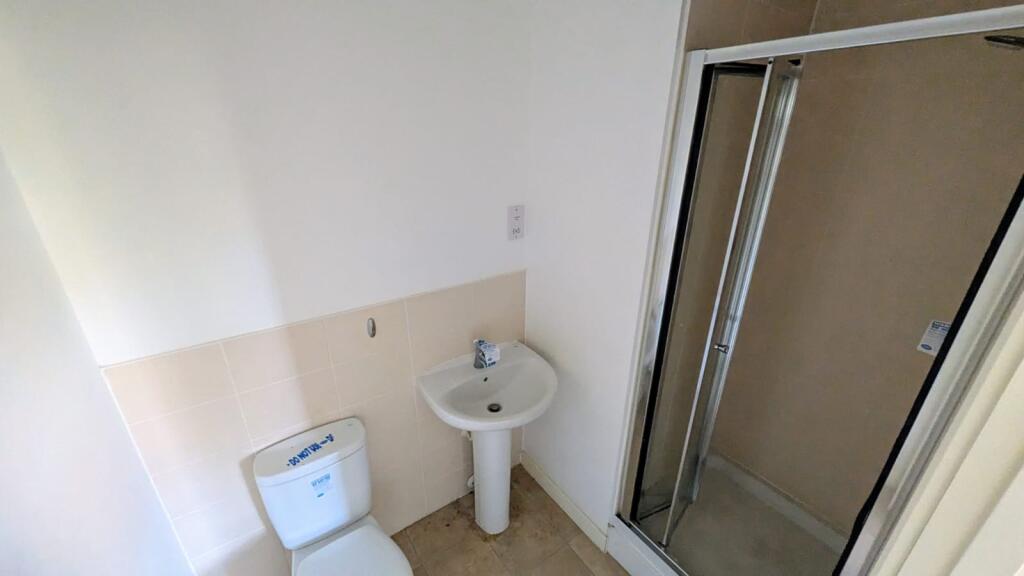 Apartment in Basingstoke and Deane, Hampshire - View 5