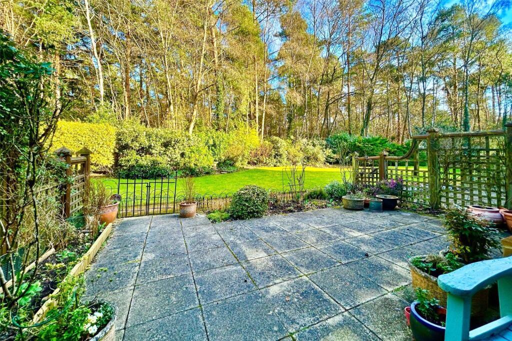 Mytchett Heath, Mytchett, Camberley, Surrey, GU16 photo 2