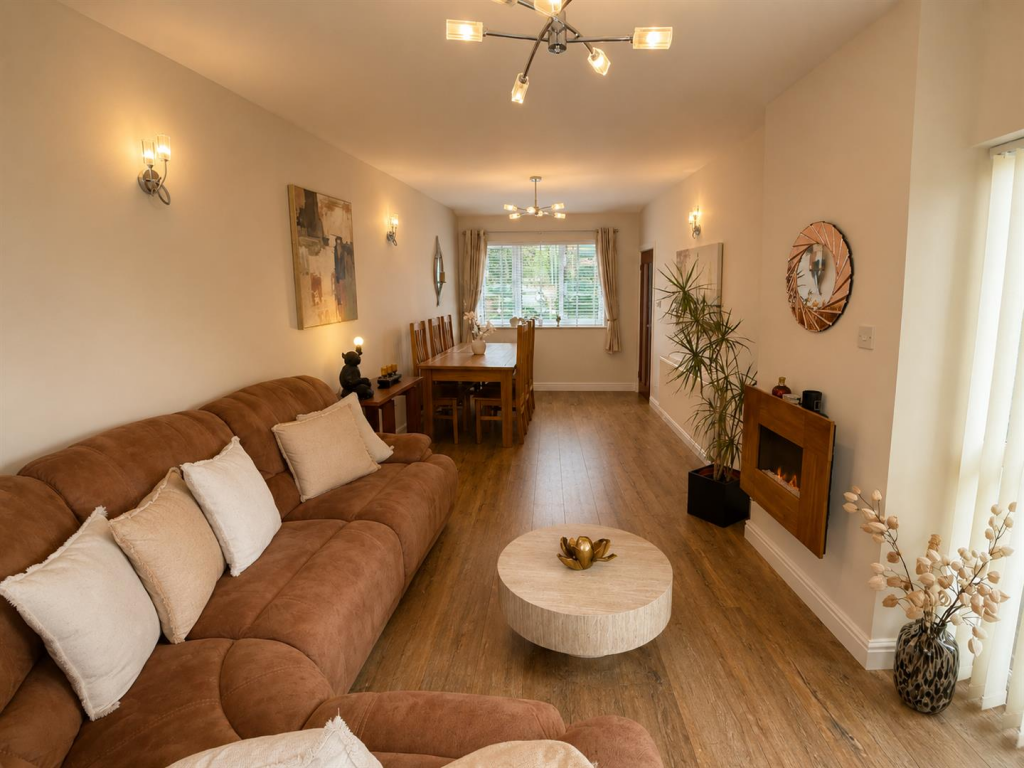 House in Heswall, Liverpool City Region - More