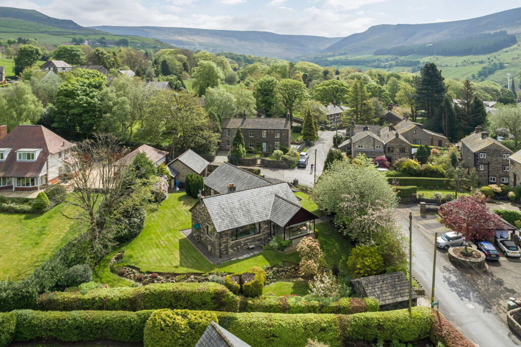 Main image of property: Boarshurst, Greenfield, Saddleworth