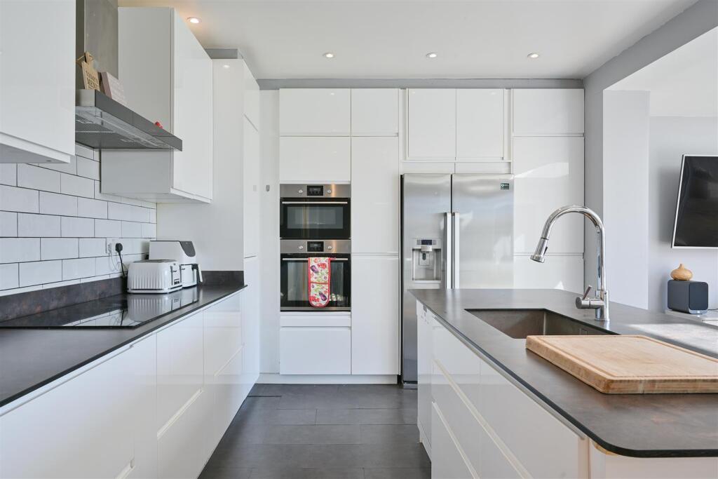 House in Sutton - View 4