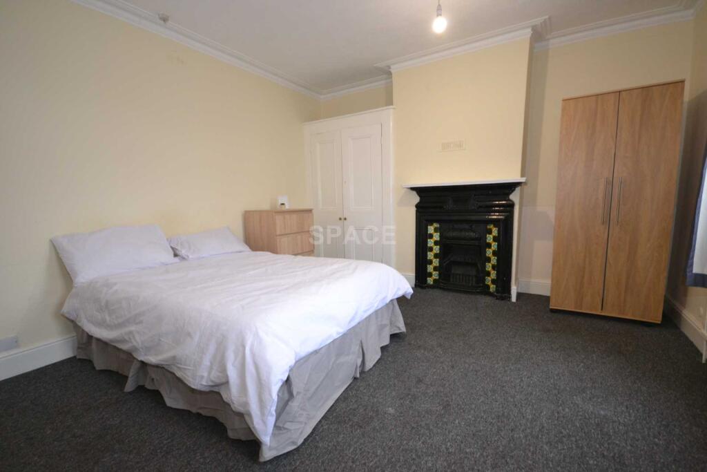 Main image of property: Basingstoke Road, Reading, Berkshire, RG2 0ET