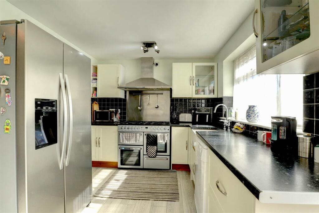 Fareham Avenue, Hillmorton, Rugby - More