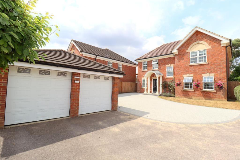 Main image of property: Hayton Close, Luton, LU3