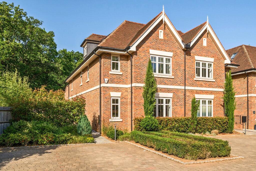 Main image of property: Leatherhead Road, Oxshott, KT22