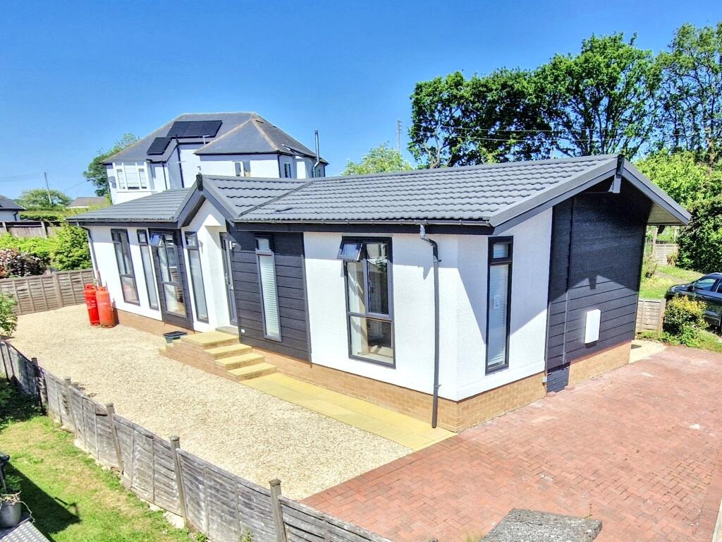 2-bed caravan on Woodlands Park, Tedburn St Mary, Exeter, £225,000