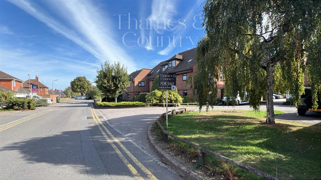 Main image of property: Laurance Court 594 SQFT LUXERY SIZE 1 Bedroom Marlow - SHARE OF FREEHOLD - CHAIN FREE PARKING