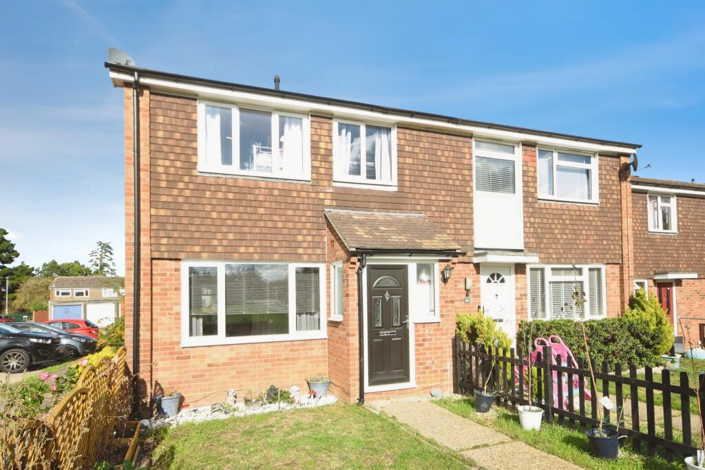 3-bed terraced on Readers Court, Great Baddow, Chelmsford, £325,000