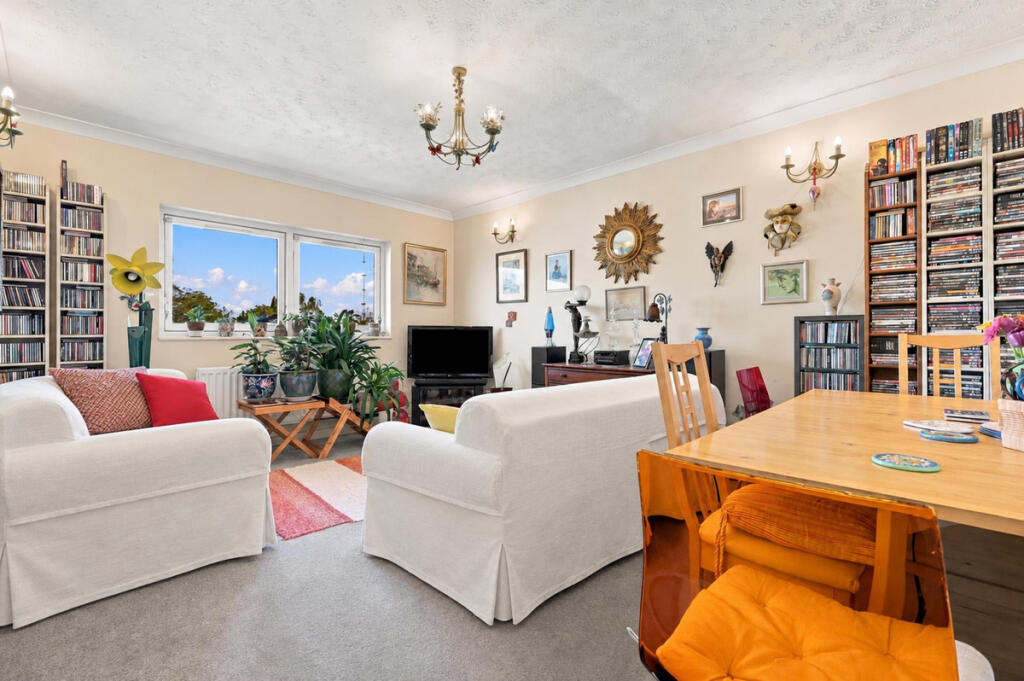 Apartment in Ilford - More