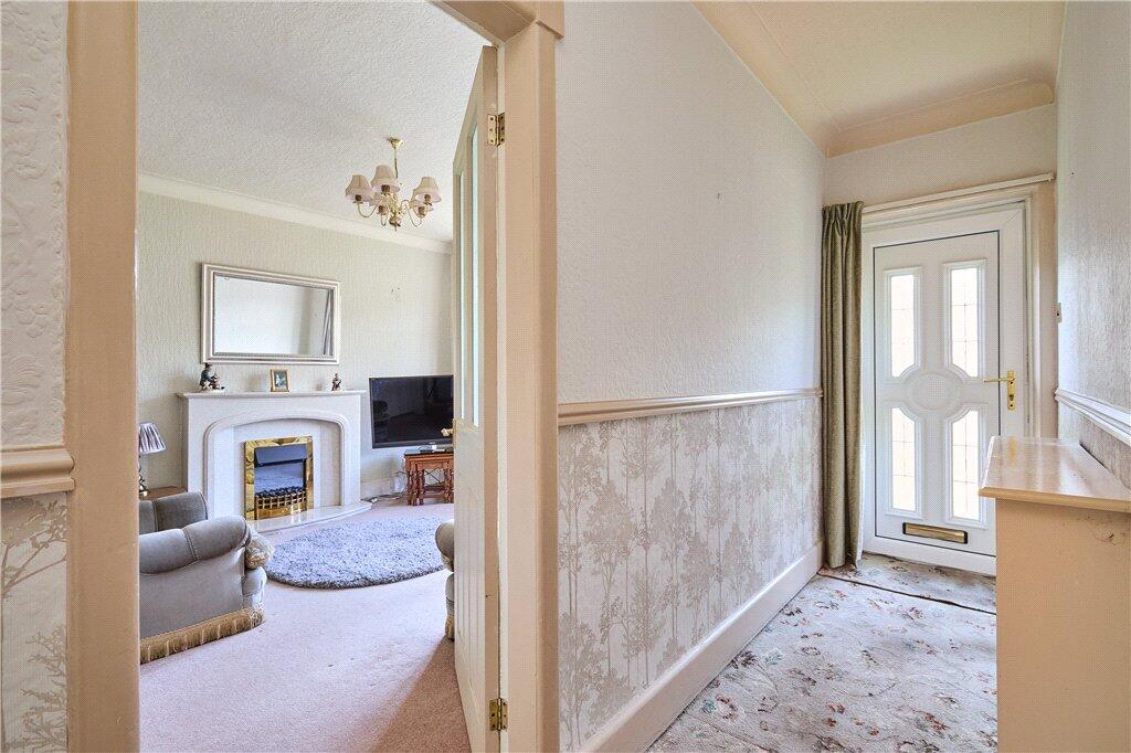 House in Bradford, Baildon - More