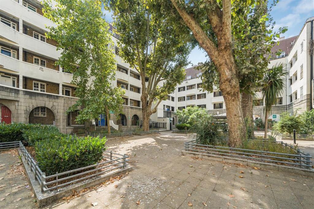 Apartment in London - More