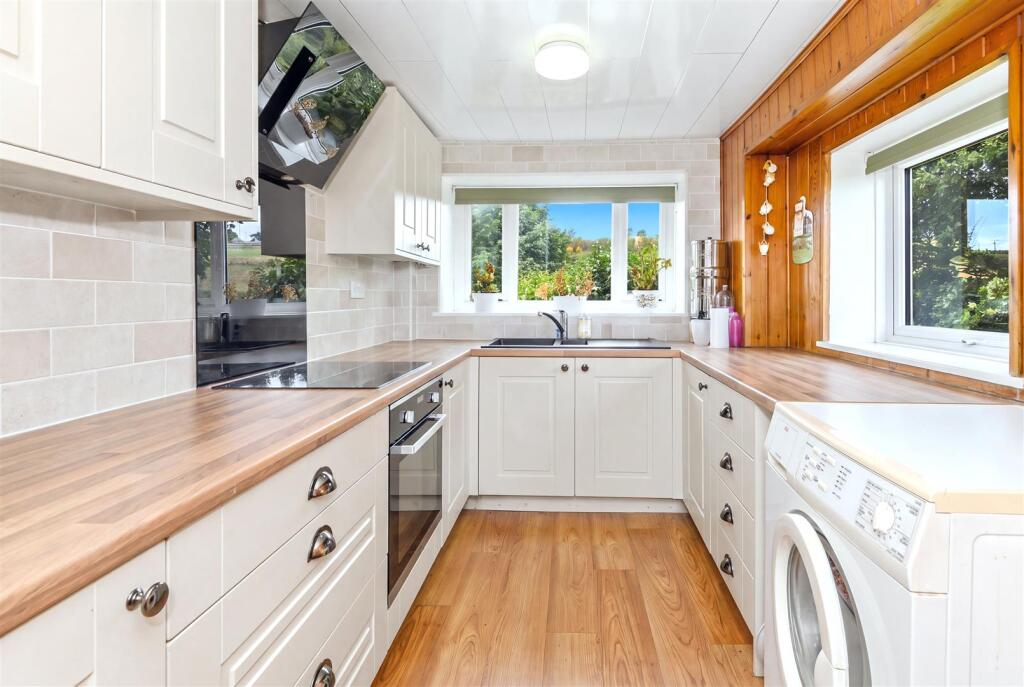 House in Bradford, Denholme Clough, Denholme - View 3