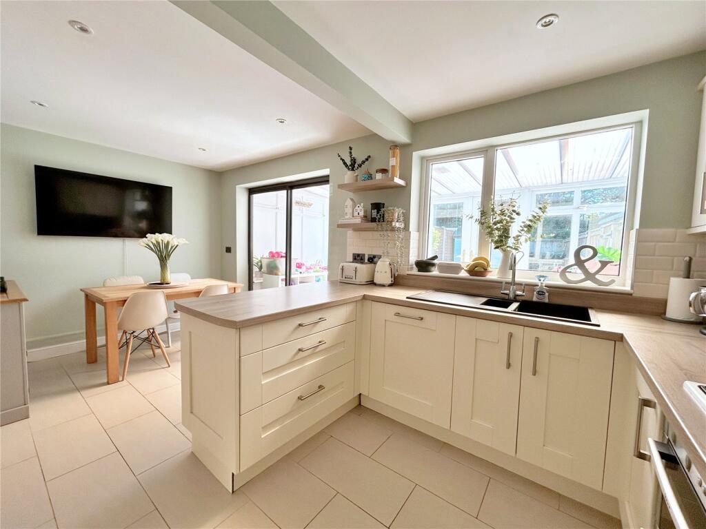 Clive Road, Highcliffe, Christchurch, Dorset, BH23 photo 3