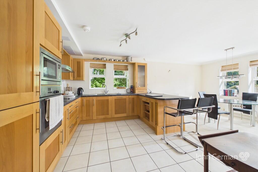 Apartment 4, 14 St. Georges Close photo 4