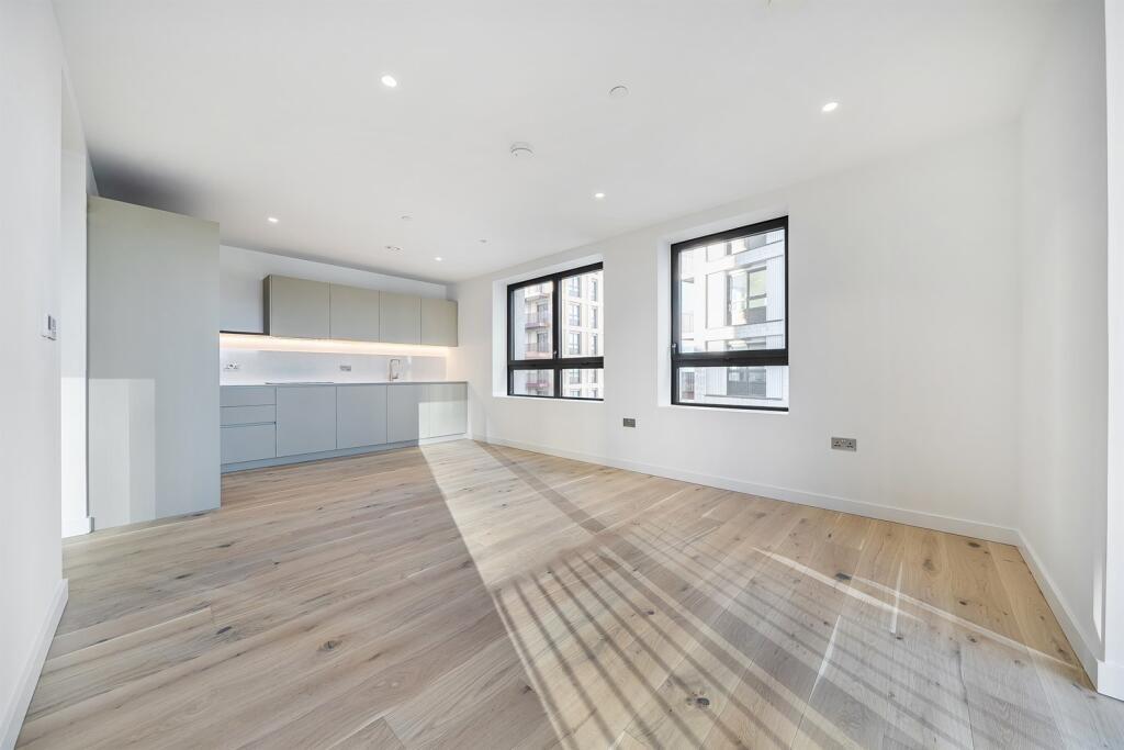 Main image of property: Bella House, 8 Pilot Walk, Greenwich, Peninsular, London SE10