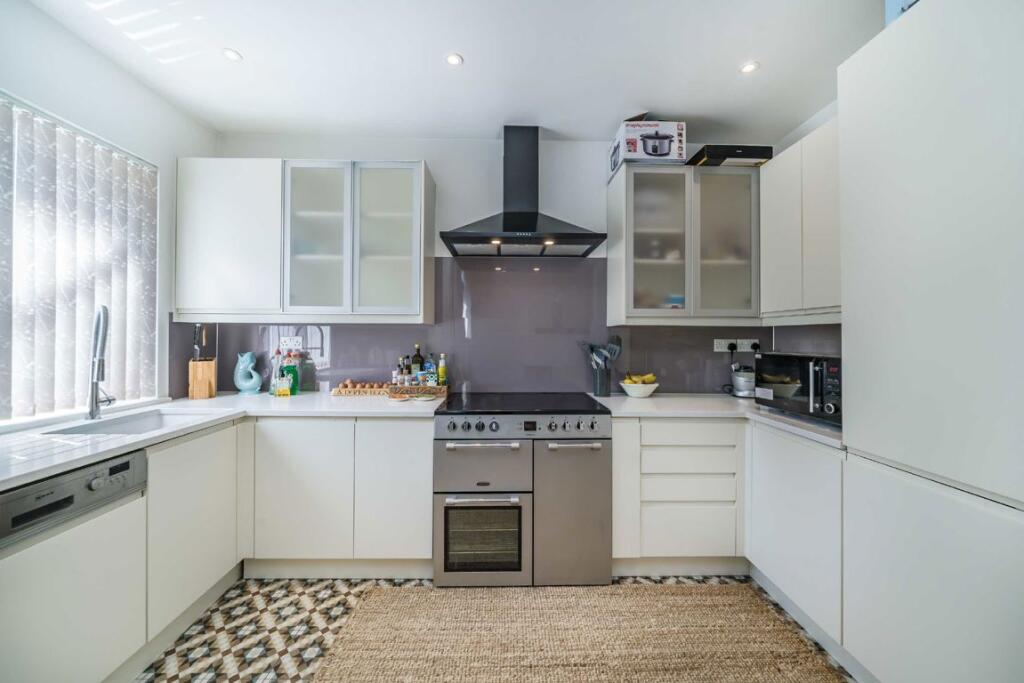 Apartment in London - View 2