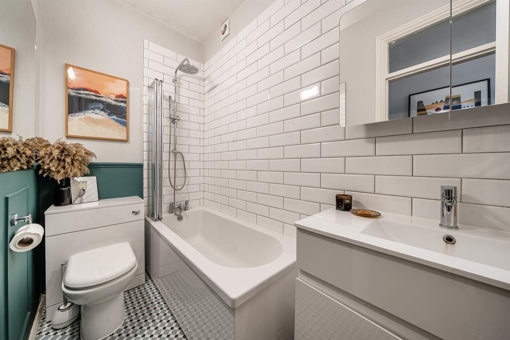 Apartment in London - View 5