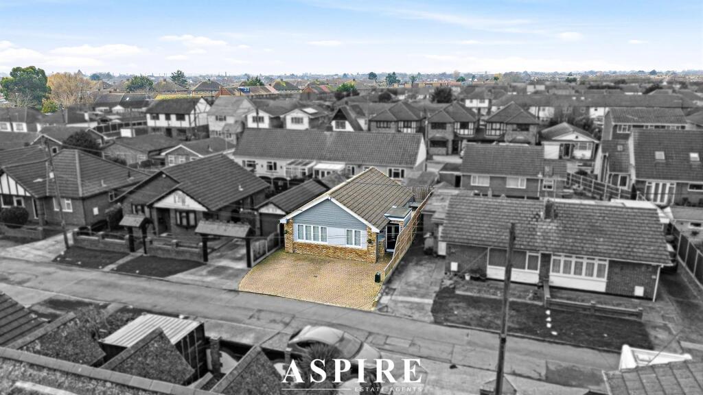 2-bed bungalow on Video Presentation Inside - Tilburg Road, Canvey Island, £350,000