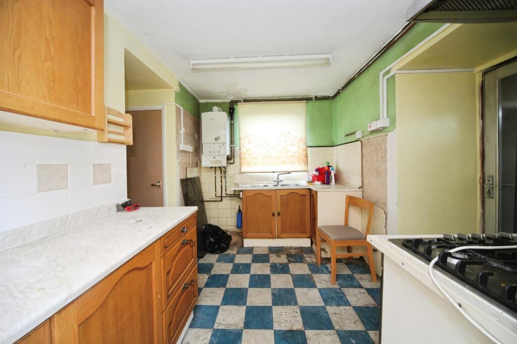 House in Houghton Regis, Central Bedfordshire - View 3