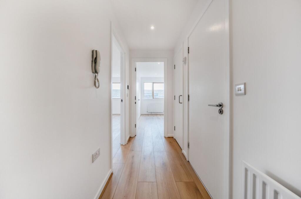 Apartment in London, Plaistow - More