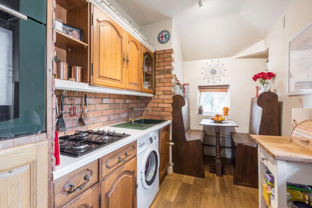 Apartment in Reigate and Banstead, Surrey - View 5