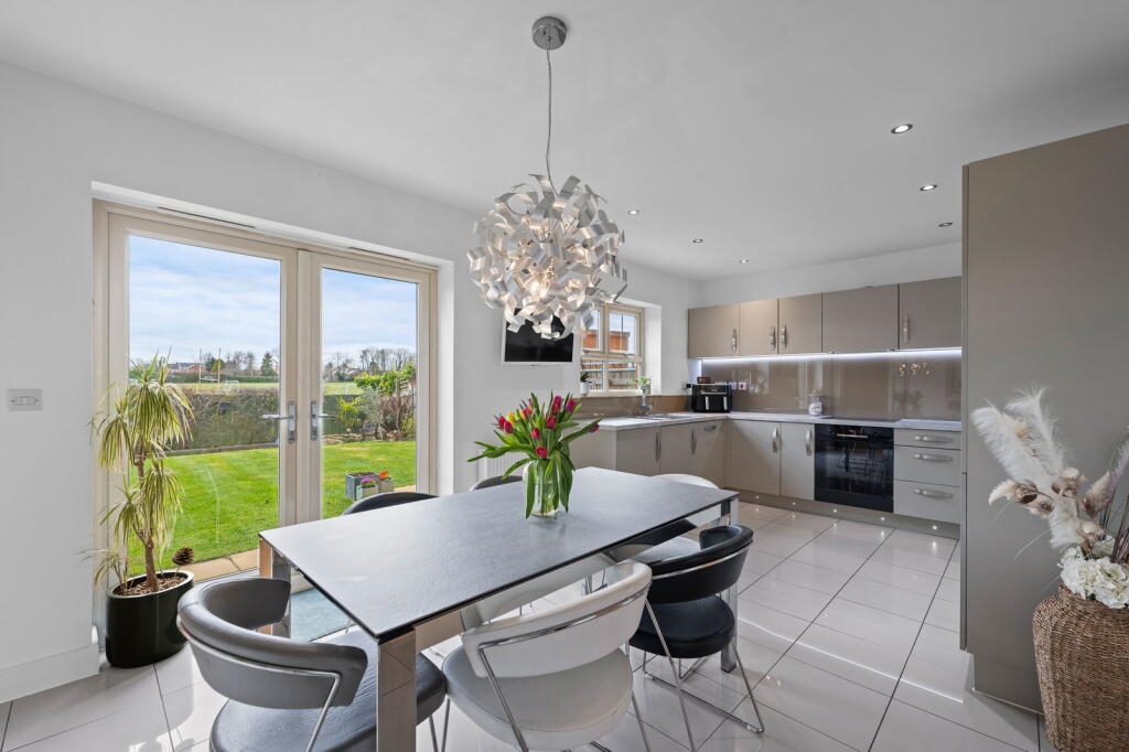 House in Rotherham, Wickersley - View 3