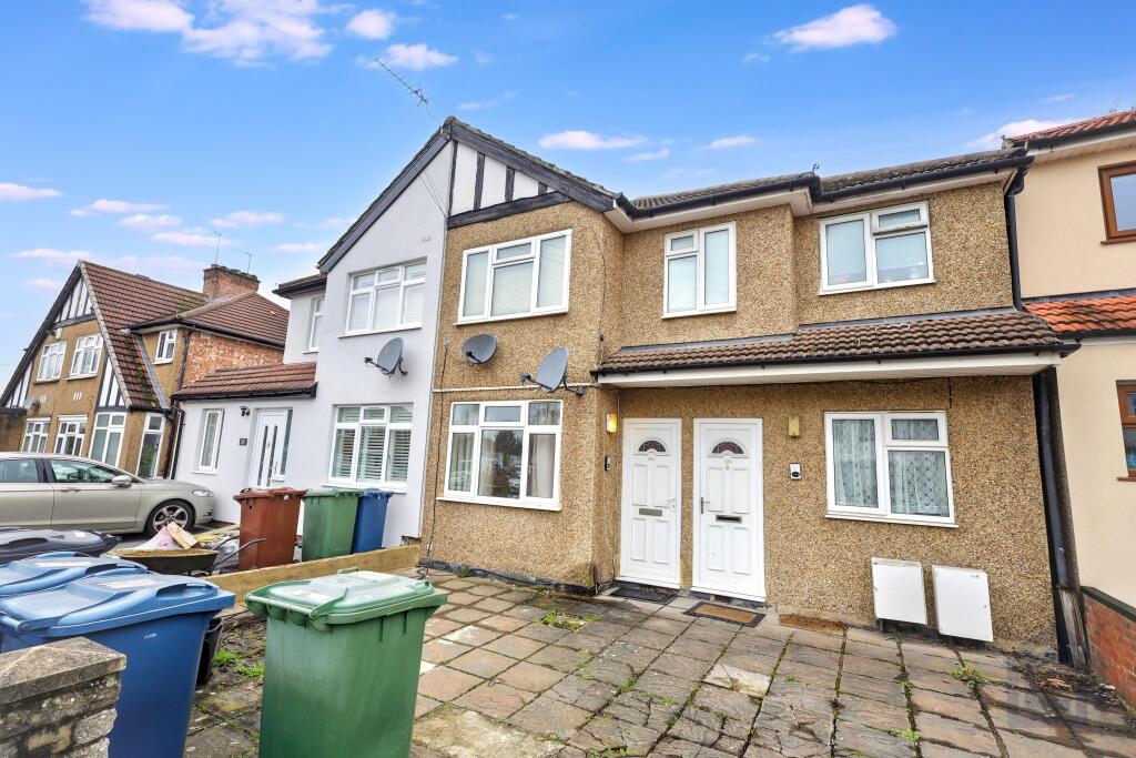 Main image of property: 114a Weald Lane, Harrow, HA3 5EZ