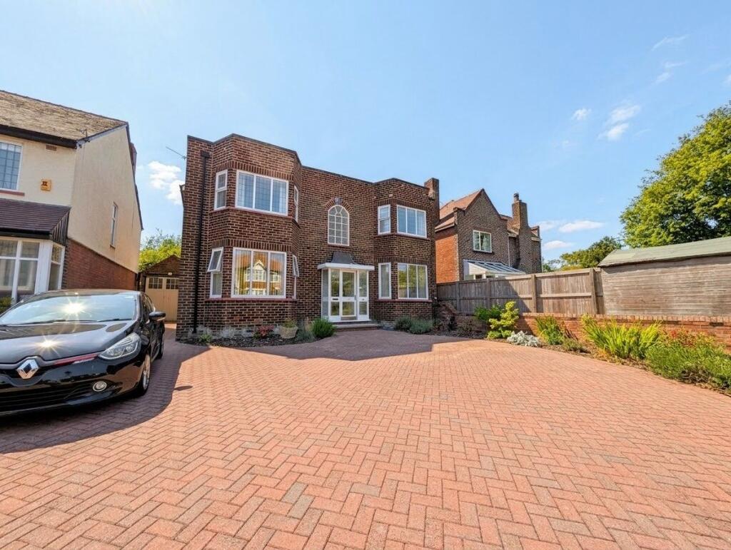 Main image of property: To Let - Leyland Road, Southport, PR9 - Two Bedroom Fully Furnished Apt