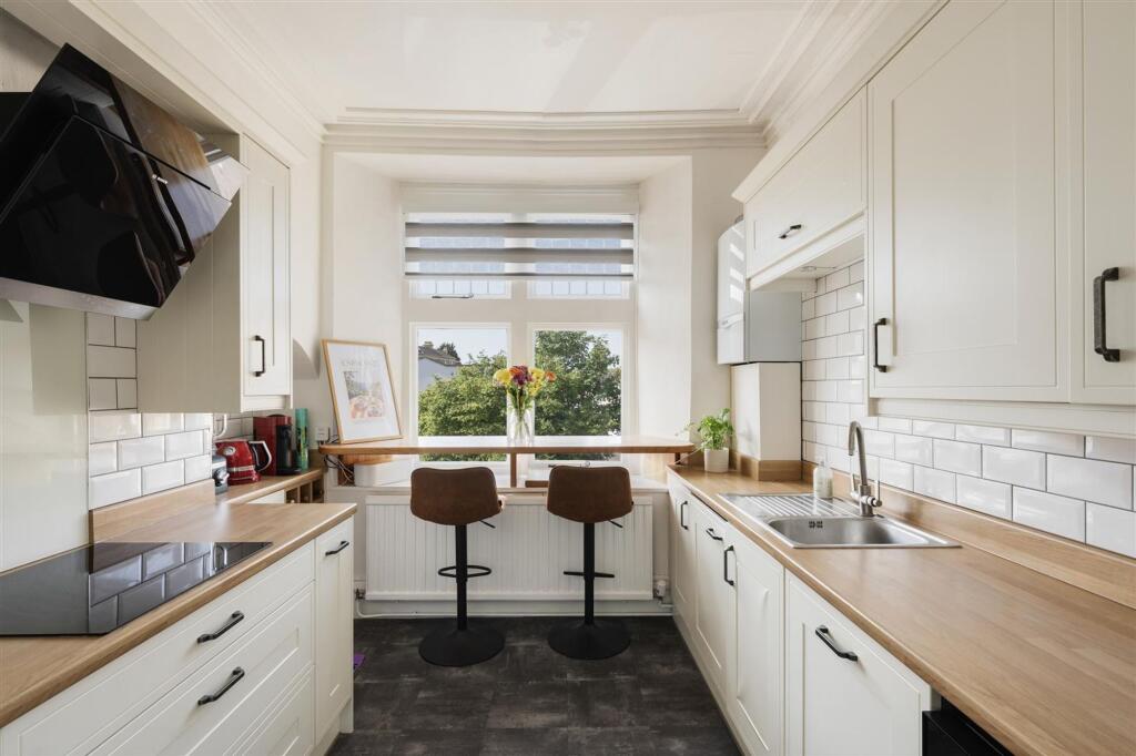Apartment in Bristol, Sneyd Park - View 2