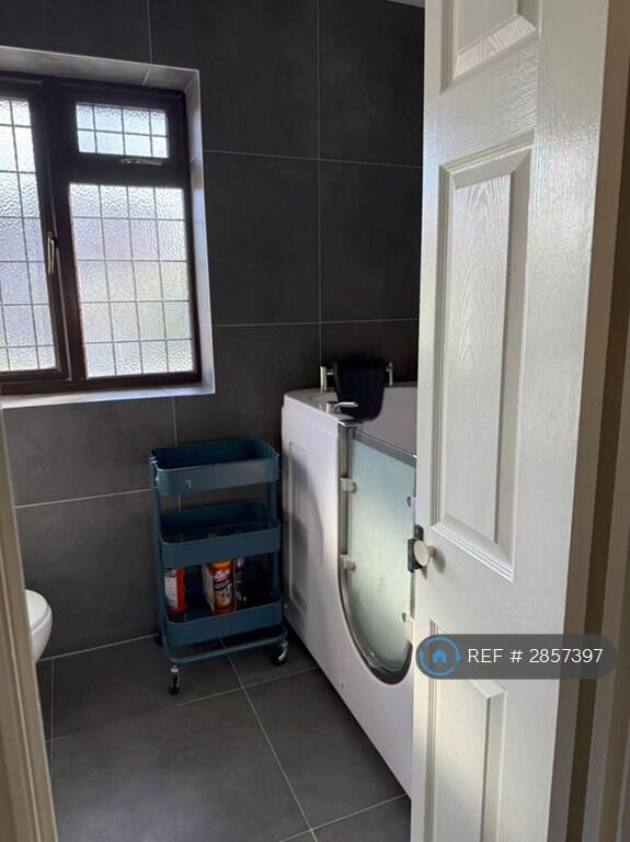 3 bedroom end of terrace house for rent