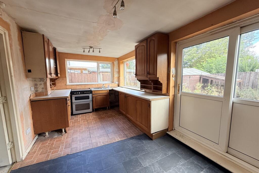 House in Warrington, Lowton - More