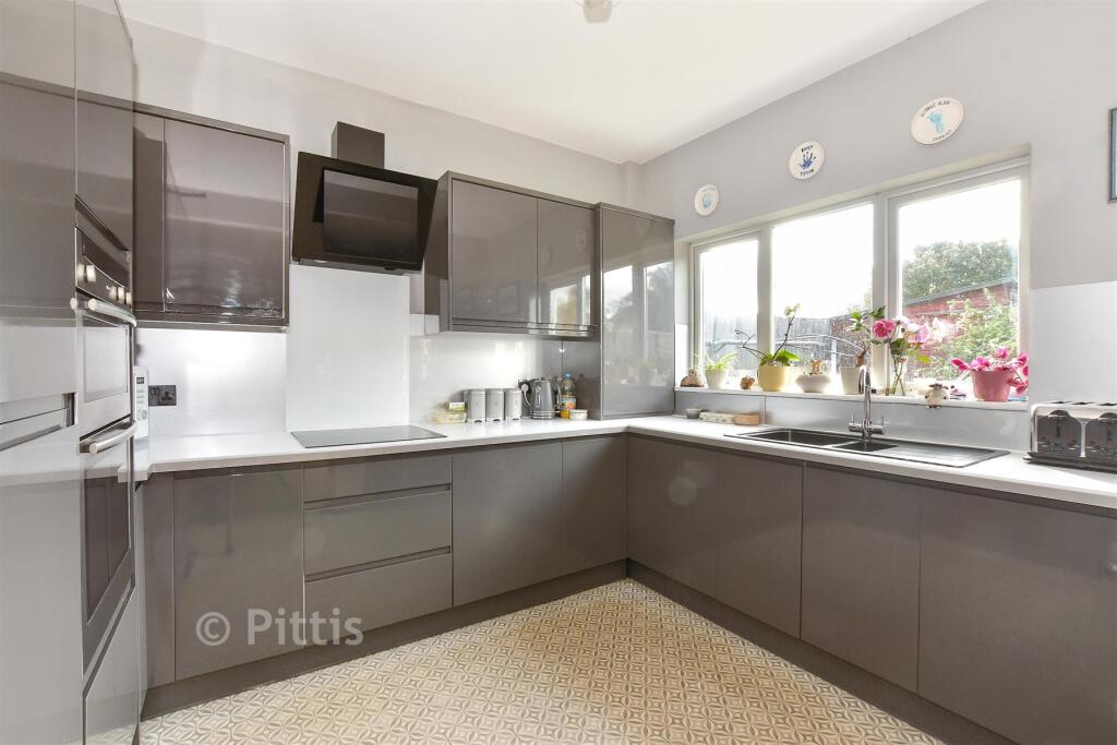 Victoria Road, Sandown, Isle of Wight - View 4