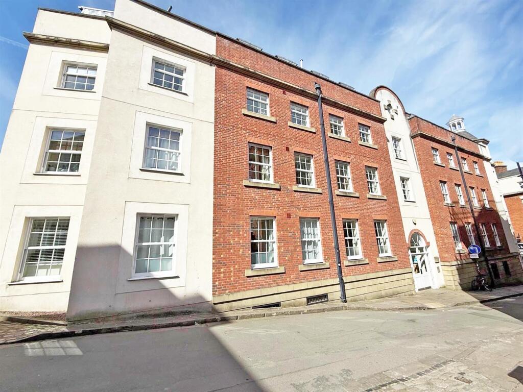 1-bed flat on The Bank, Swan Hill, Shrewsbury, £165,000