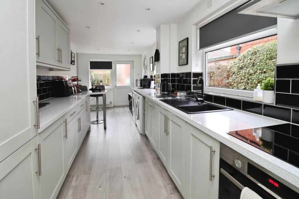 House in Wirral, Liverpool City Region - View 6